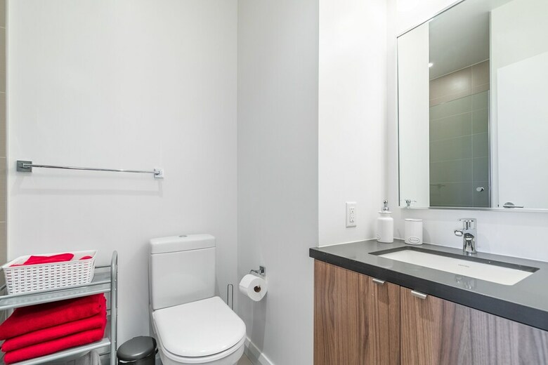 Simply Comfort Charming Yorkville Condos