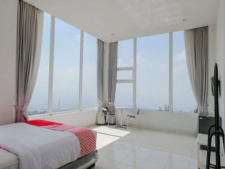 Hostal Oyo 1194 Villa Bukit Panderman Residende