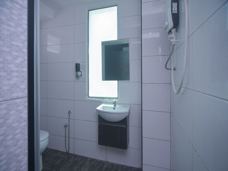 Oyo 44052 Seven Hotel