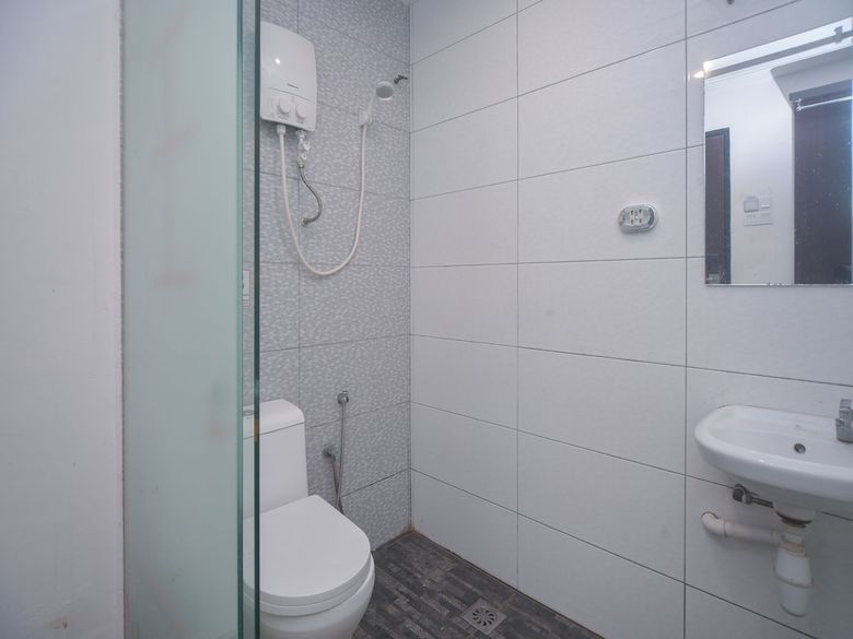 Oyo 44052 Seven Hotel
