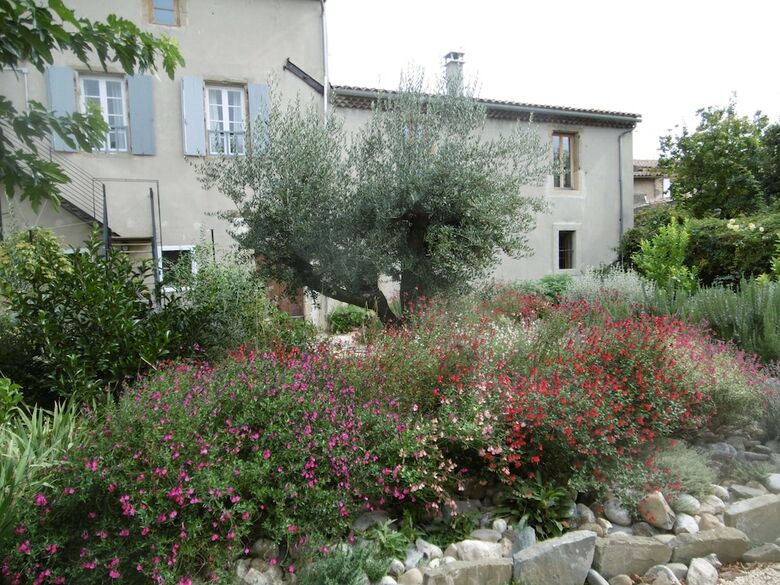 Hotel Limoux Riverside Gardens