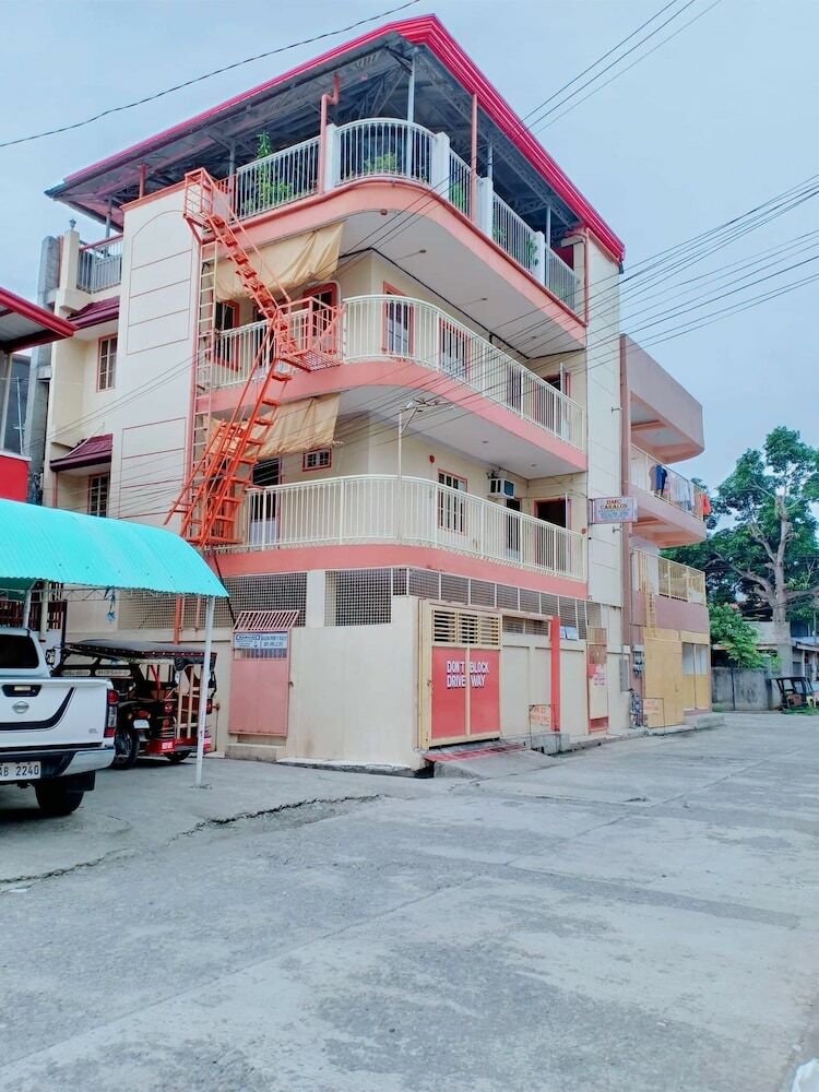 Hostal Dmc Caralos Vacation Inn And Dormitory