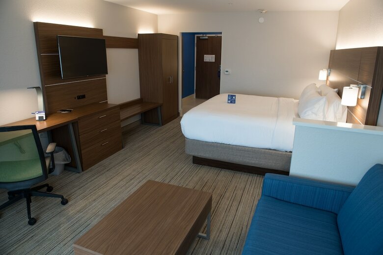 Hotel Holiday Inn Express And Suites Warsaw - E Center