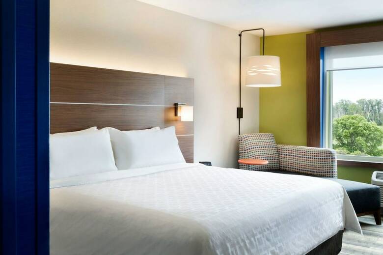 Hotel Holiday Inn Express And Suites Warsaw - E Center