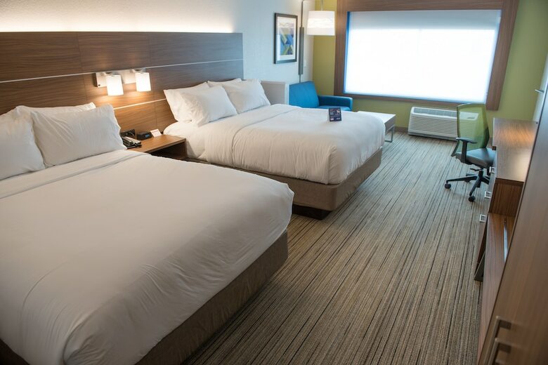 Hotel Holiday Inn Express And Suites Warsaw - E Center
