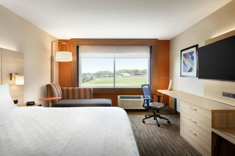 Hotel Holiday Inn Express And Suites Warsaw - E Center