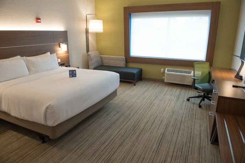 Hotel Holiday Inn Express And Suites Warsaw - E Center