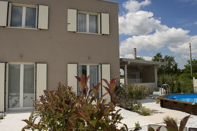 Hotel Home Suites Home