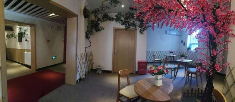 Happy Dragon Ally Hotel