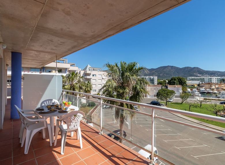 Apartamentos Bt Port Canig�