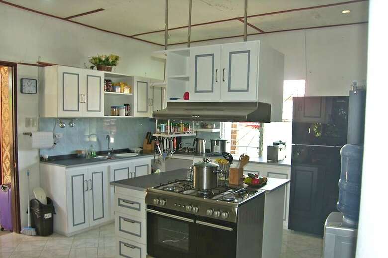 Hotel Sisters Inn  Moalboal