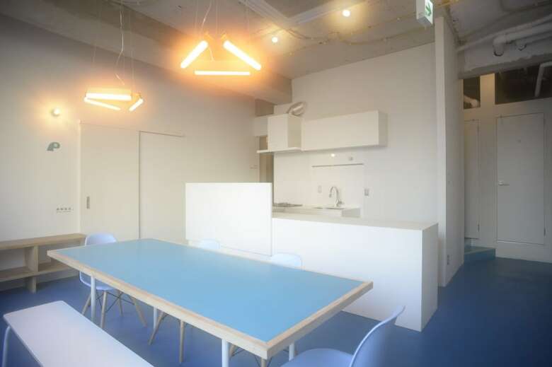 Hostal Wharf Inn - Hostel