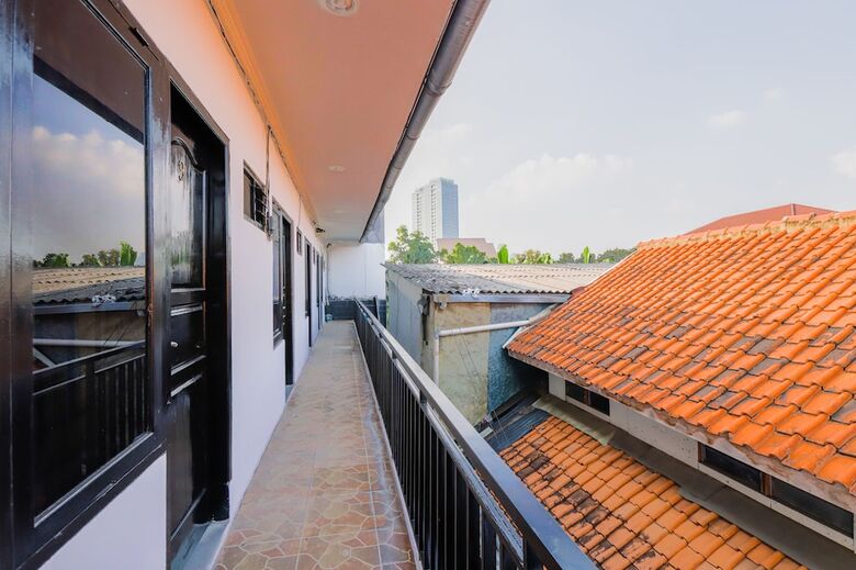 Hotel Oyo 442 Koen Hanare