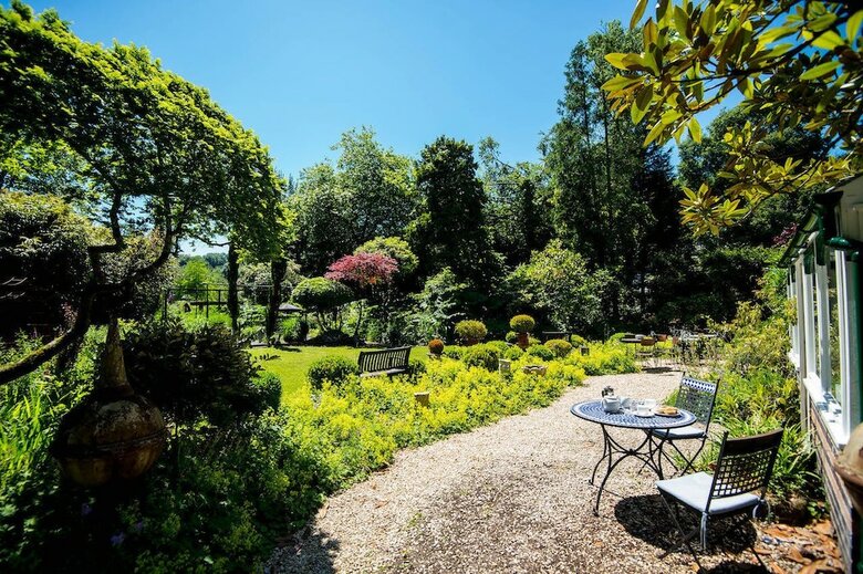 The Cors Country House
