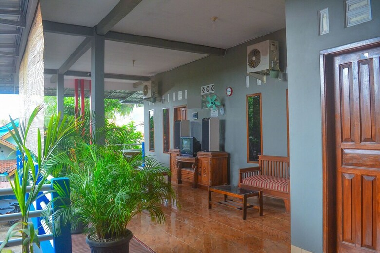Hostal Oyo 1145 Rita Guesthouse