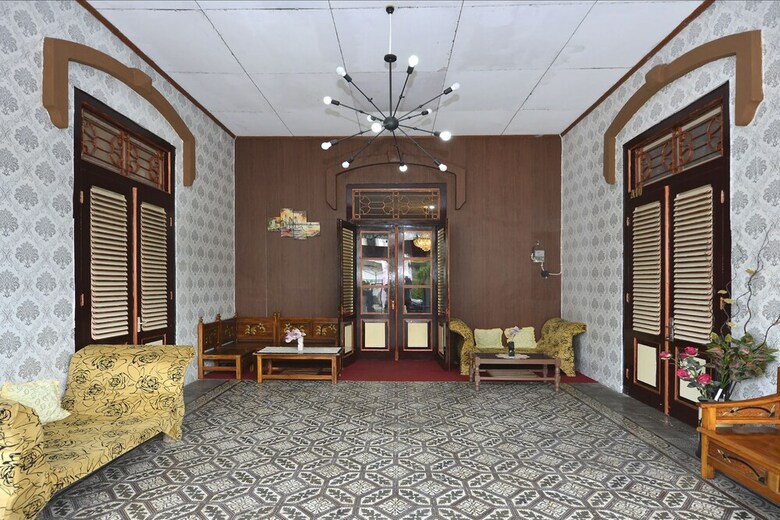 Hostal Oyo 1303 Golden Inn 2