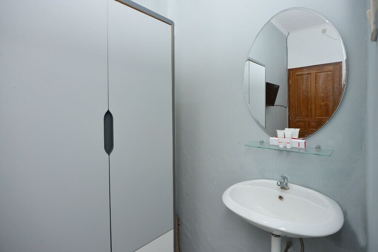 Hostal Oyo 1303 Golden Inn 2