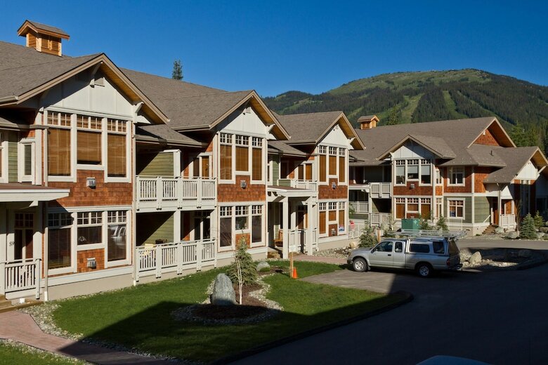 Settlers Crossing #62 By Bear Country