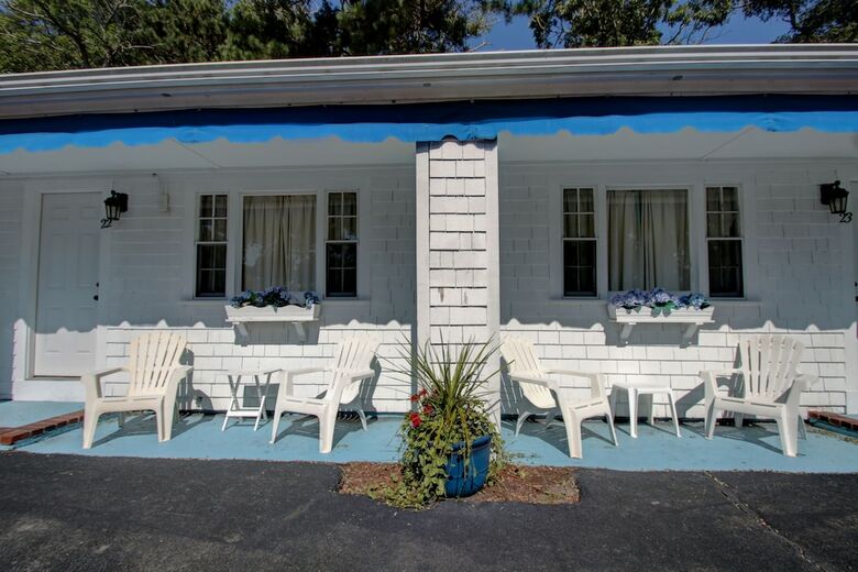 Sandy Neck Motel