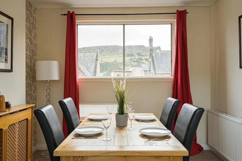 Royal Mile 2br Apartment Private Balcony