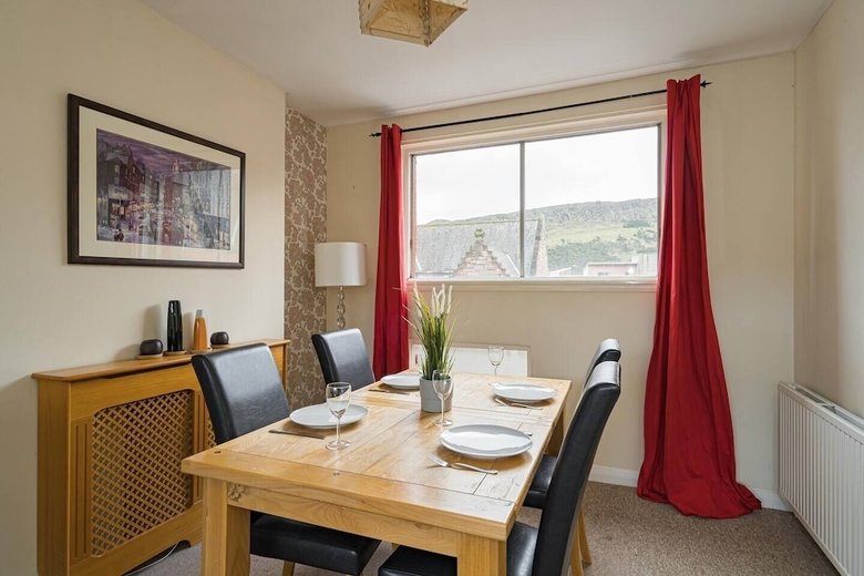 Royal Mile 2br Apartment Private Balcony