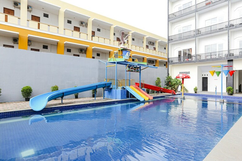 Capital O 1246 Hotel Grand Pacific