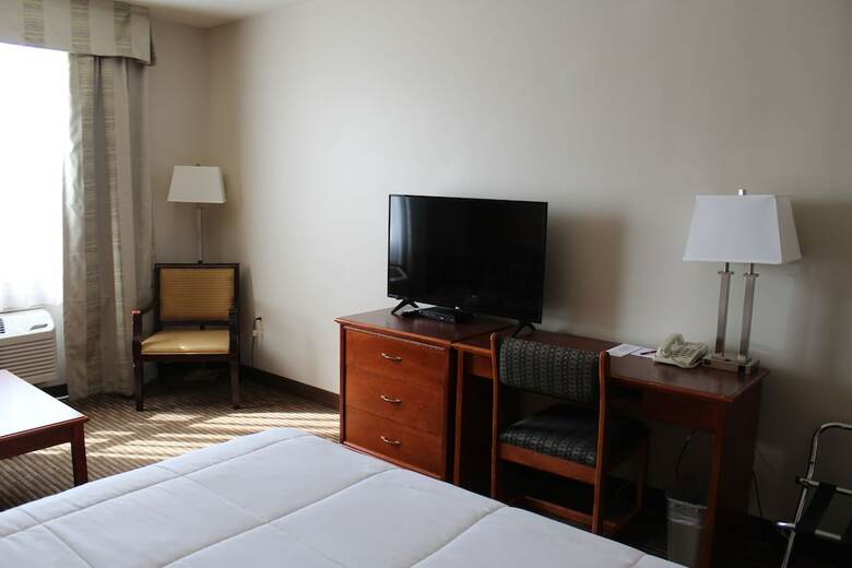 Hotel Foxwood Inn & Suites