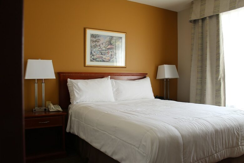 Hotel Foxwood Inn & Suites