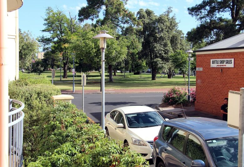Adelaide Central Apartment - 3br, 2bath & Carpark