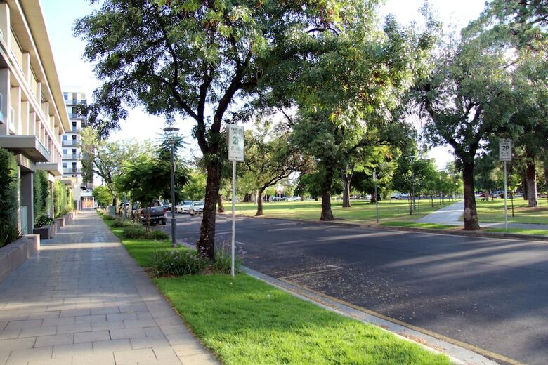 Adelaide Central Apartment - 3br, 2bath & Carpark