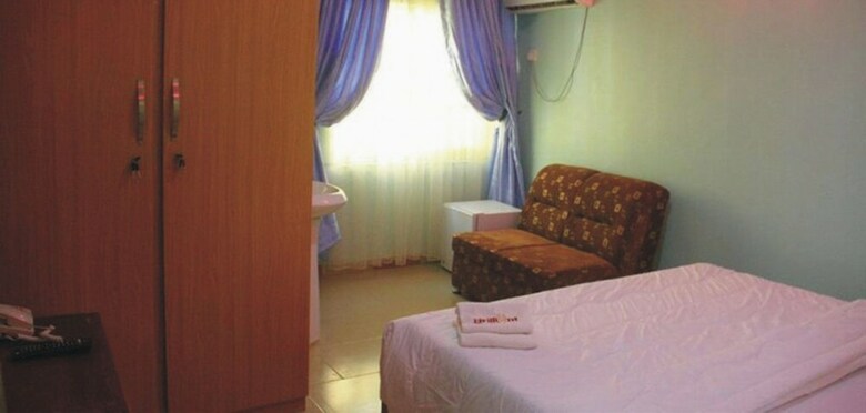 Brilliant Hotel And Suites