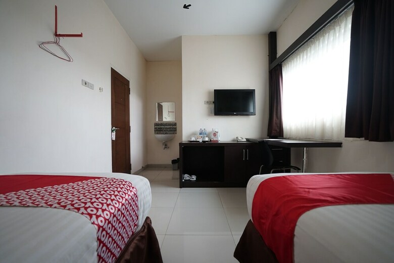 Hostal Oyo 1328 Hotel City