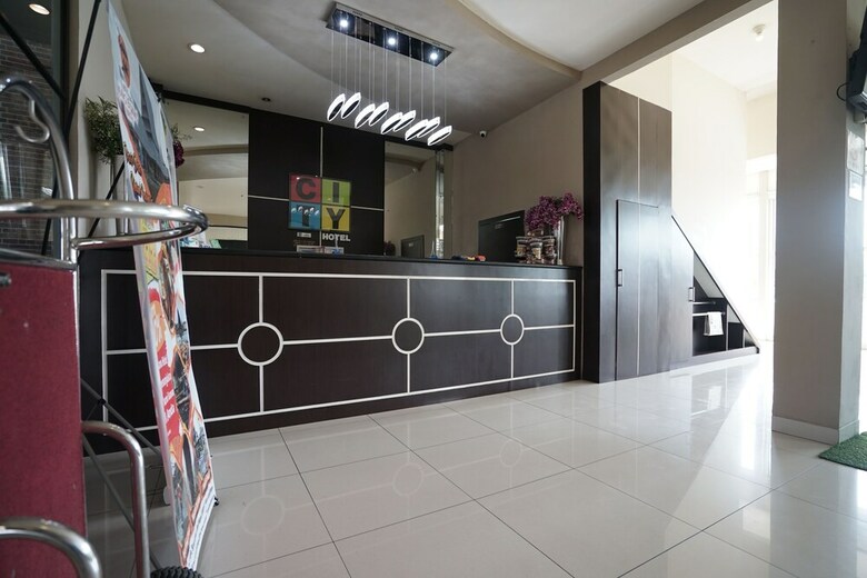 Hostal Oyo 1328 Hotel City