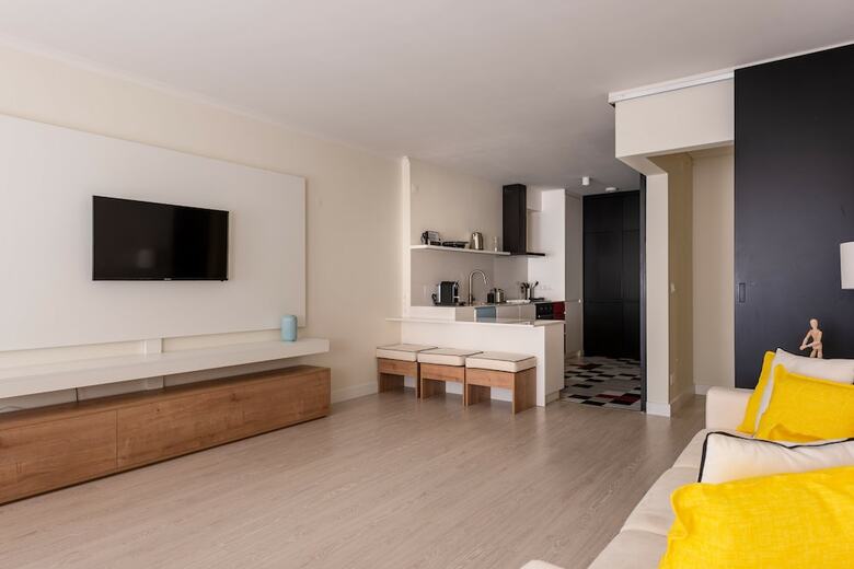 Apartamentos Classic Modern With A Splash Of Glam