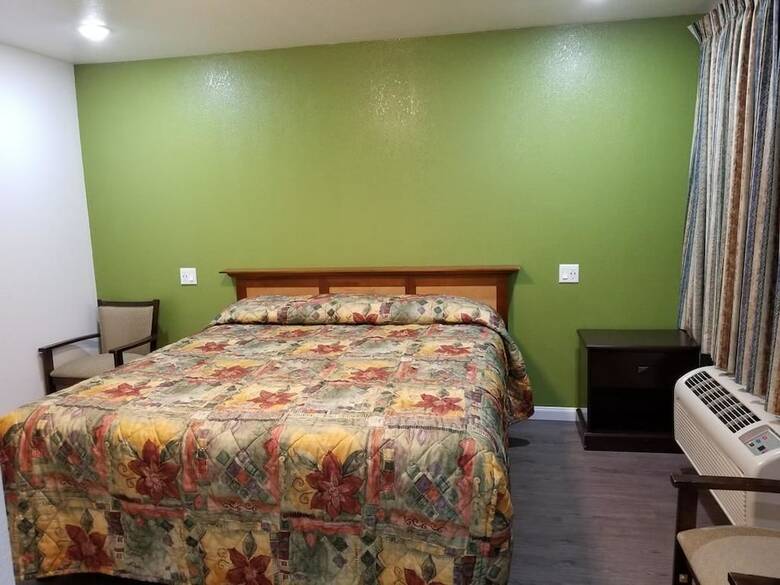 Travis Lodge Motel 16