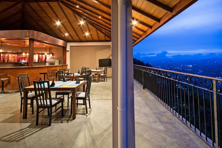Hotel Ceyloni Panorama Resort
