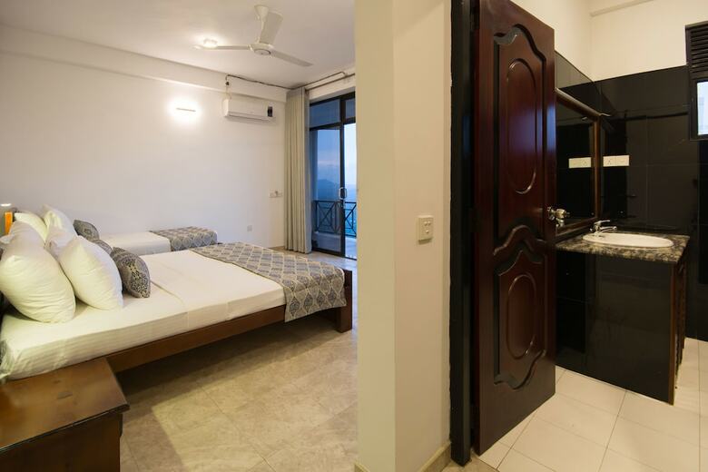 Hotel Ceyloni Panorama Resort