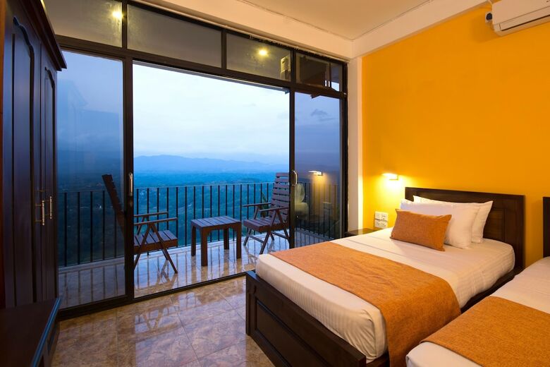 Hotel Ceyloni Panorama Resort
