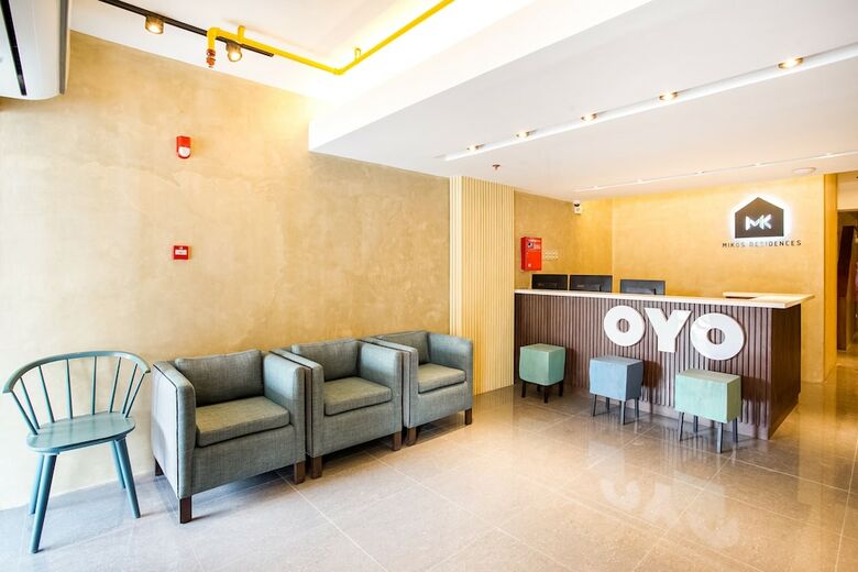 Hotel Oyo 188 Mikos Residences Bonifacio
