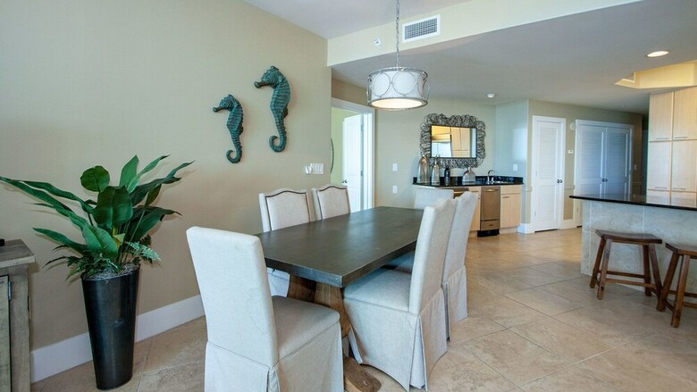 Two Bedroom Condo Stunning Views - Unit Crc0216