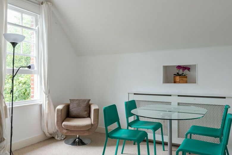 Bright 2br Home In Wimbledon, 4 Guests!