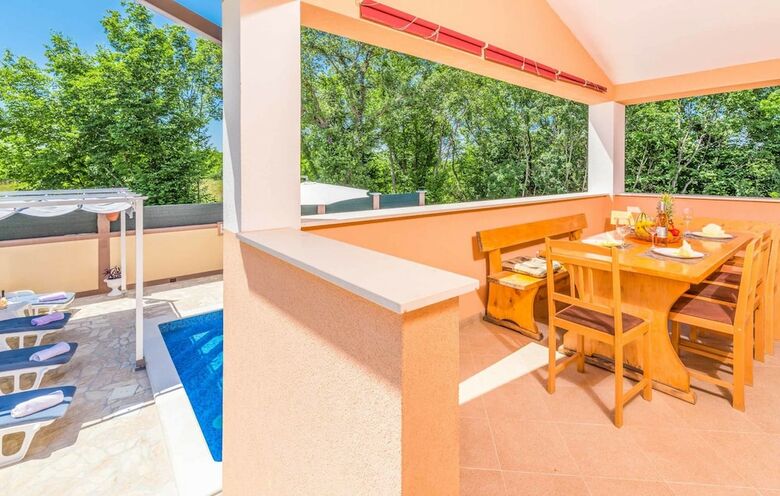 Villa Dina