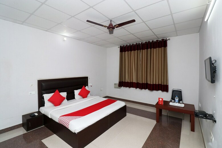 Hotel Oyo 28416 Ananya Royals