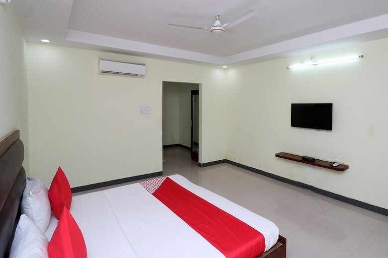 Hotel Oyo 28416 Ananya Royals
