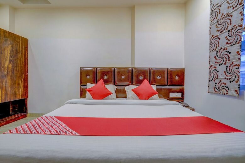 Hotel Oyo 35484 Travellers Inn