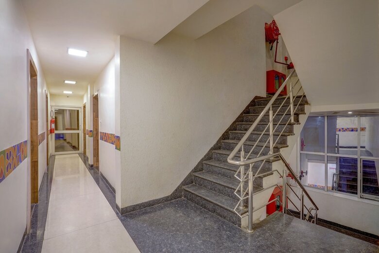 Hotel Oyo 35484 Travellers Inn