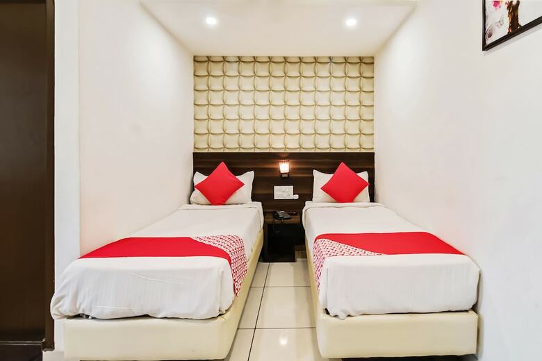 Hotel Oyo 30525 Dwarka Grand