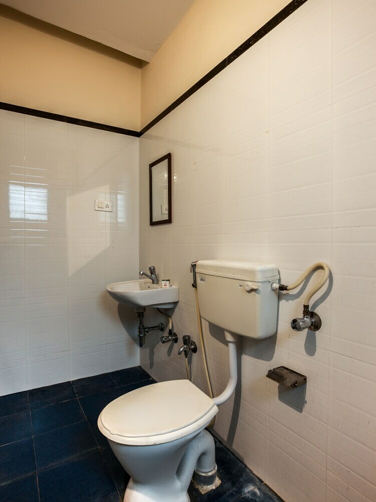 Hotel Oyo 39342 Beehive Inn