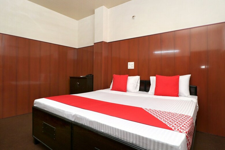 Oyo 28691 Hotel Golden Star