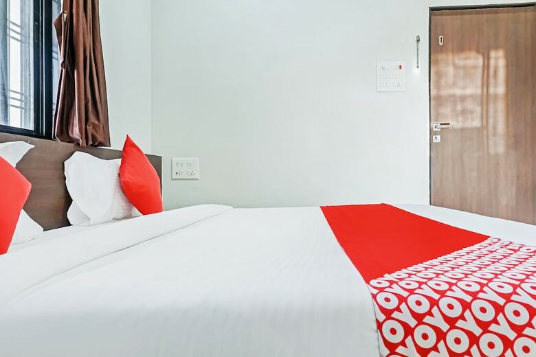 Oyo 33396 Hotel Kartik